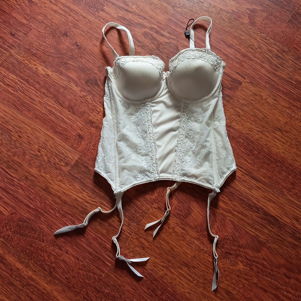 Corset‎